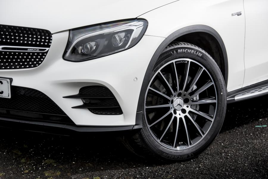 Детали экстерьера Mercedes-AMG GLC43 4Matic Coupe 2017 года  (UK) (фото 6 из 40)